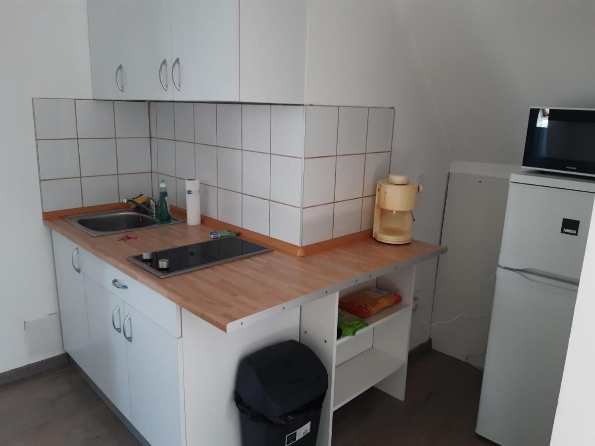 Peak Apartman Eger Buitenkant foto